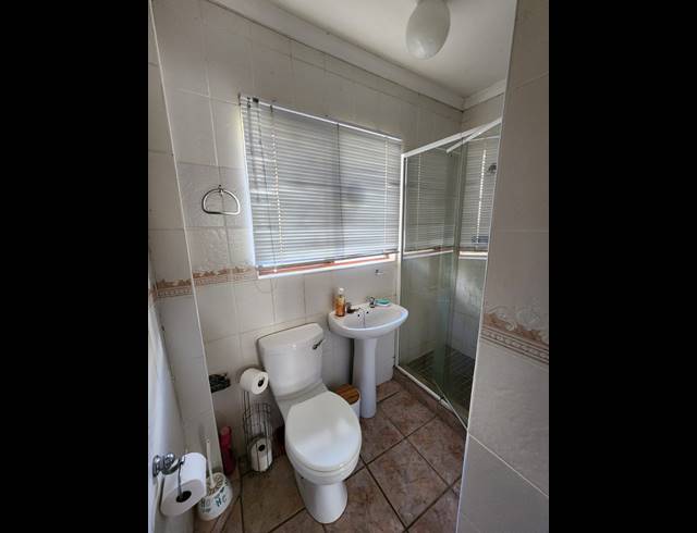 2 BEDROOM APARTMENT TO LET IN HILLCREST PARK